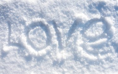 Boğulmuş kalp şeklinde beyaz kar