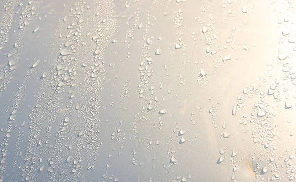 Wasser Fällt Auf Einen Weißen Hintergrund lizenzfreie Stockbilder