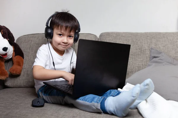 Child Laptop Does Homework — Stock Photo, Image