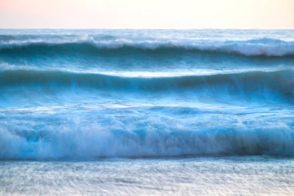 Vagues océaniques bleues — Photo