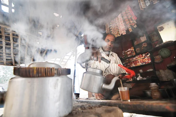 Tea Vendor Prepares Medicinal Lemon Tea Coal Fire Obese Patients — Stock Photo, Image