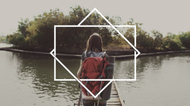 sırt çantası ile genç kız