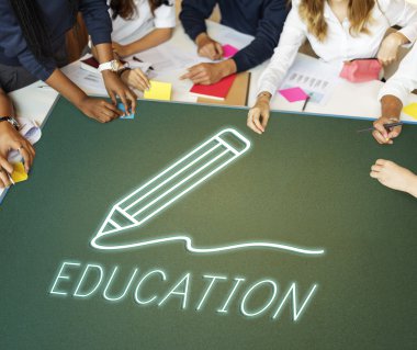 beyin fırtınası fikirlerini öğrenci grubu