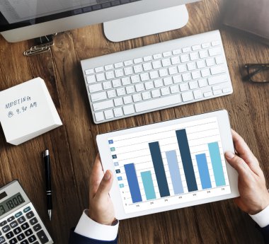 Dijital tabletli adam