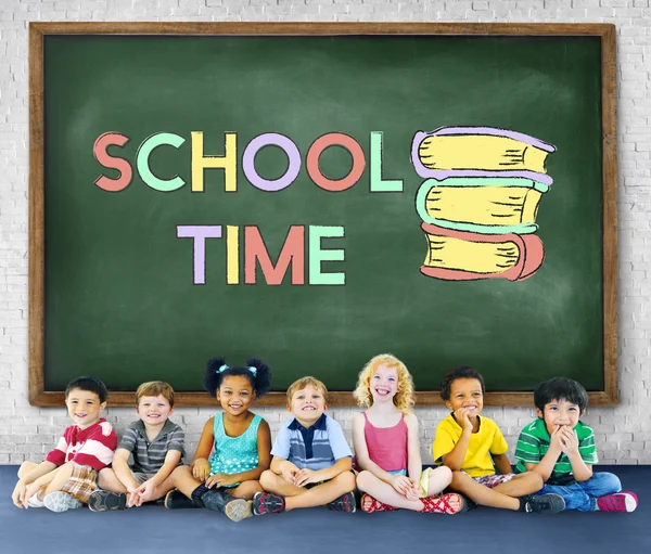 Diversité Enfants assis ensemble — Photo