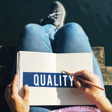 Defterde yazan kadın