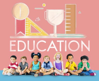 Çeşitlilik çocuk birlikte oturan