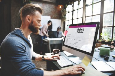 ofis yakışıklı adam