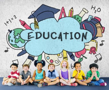 Çeşitlilik çocuk birlikte oturan