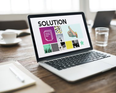 Tablo kavramı üstünde laptop  