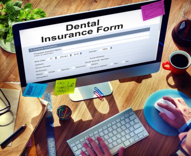 Bilgisayar kullanan adam 