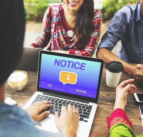 Indiani con computer portatili e caffè — Foto Stock