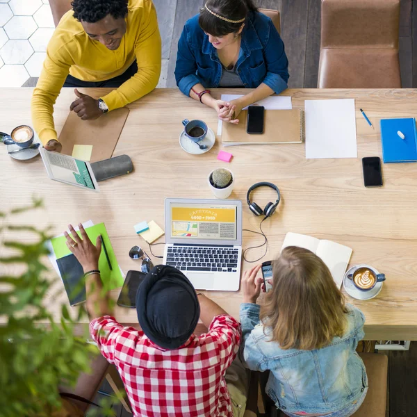 Studenten leren samen — Stockfoto