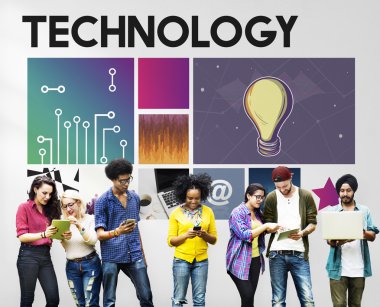 İnsanlar internet'te sörf 