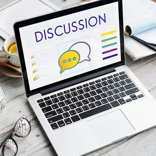 ekrandaki bilgileri ile dizüstü bilgisayar