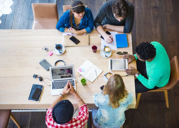 Studenten leren samen — Stockfoto