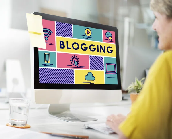 Business woman working with computer — Stock Photo, Image