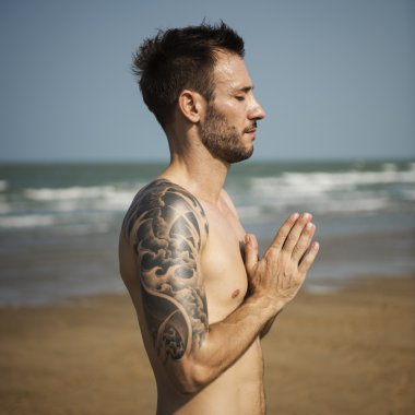 Yoga, meditasyon yapan erkek