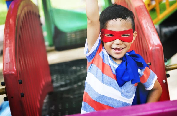 Супергероя маленький хлопчик — стокове фото