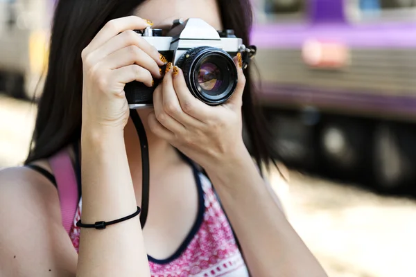 Meisje fotograaf reiziger — Stockfoto