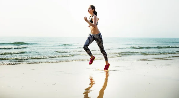 Mulher esportiva correndo — Fotografia de Stock