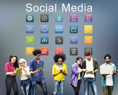 İnsanlar internet'te sörf 