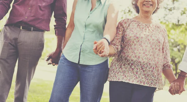 Senior Friends have fun at park — Stock Photo, Image