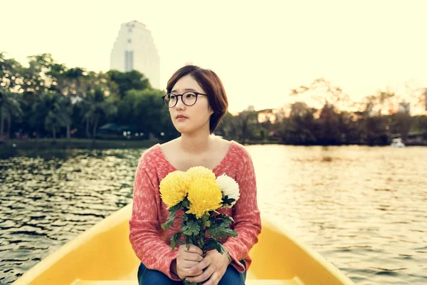 Asian woman holding flowers — Stock Photo, Image