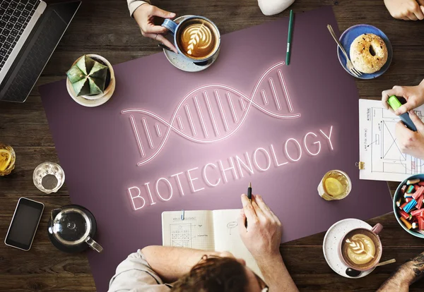 Tabel met poster met biotechnologie — Stockfoto