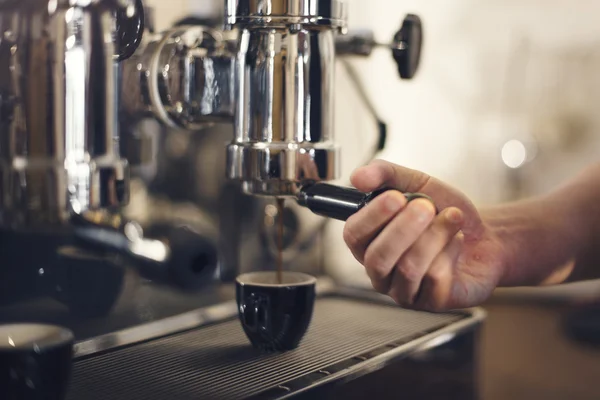 Barista making Coffee — Stock Photo, Image