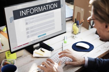 bilgisayarla çalışma iş adamı