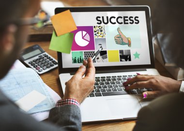 çalışma ve fikirleri tartışmak iş adamları 