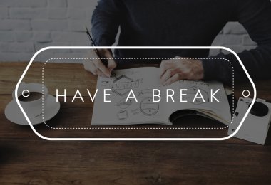 Tasarım stüdyosu çalışan adam