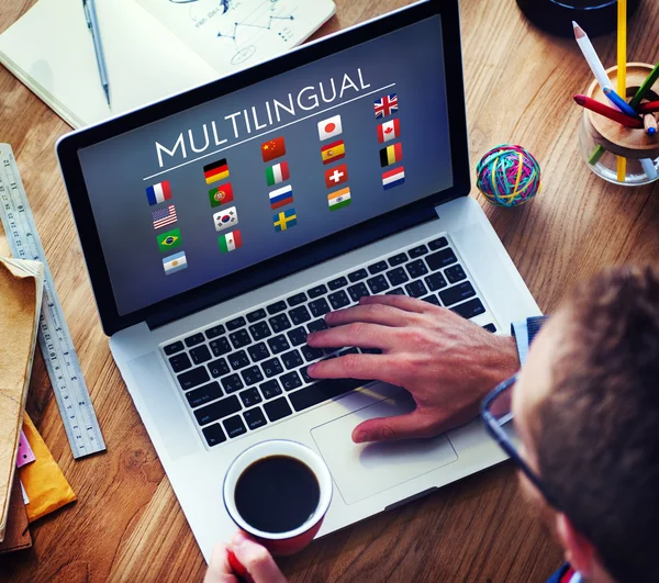 Man using laptop — Stock Photo, Image