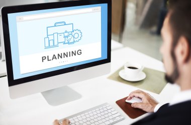 bilgisayarla çalışma iş adamı