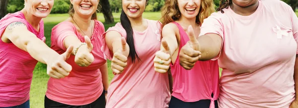 Frauen unterstützen sich gegenseitig — Stockfoto