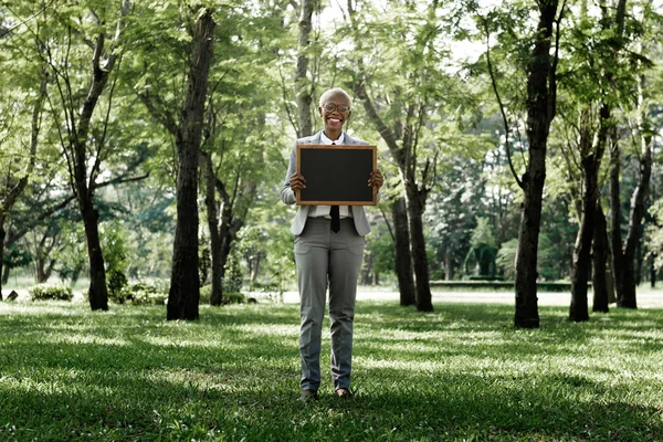 Empresaria con vacío en blanco — Foto de Stock