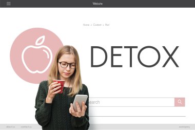 smartphone ve kırmızı Kupası kızla
