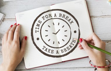 kadın notları kağıt günlüğüne yazma