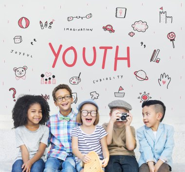 Neşeli çocuklar birlikte eğlenin