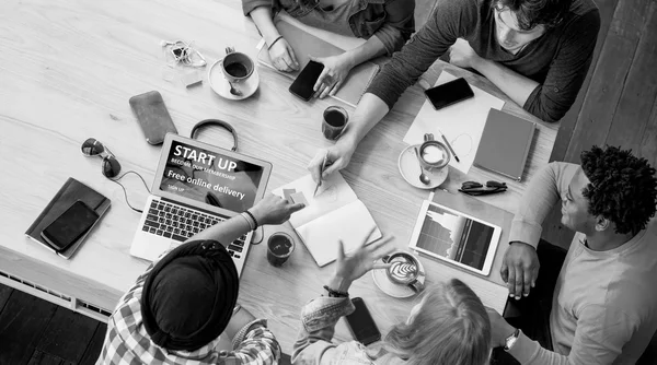 Studenters lärande tillsammans — Stockfoto