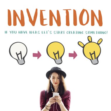 Dijital aygıt kullanan genç kadın