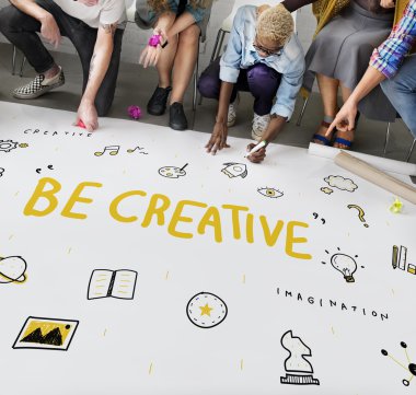 Kattaki insanlar çizim afiş