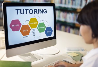 bilgisayarla çalışma öğrenci kız