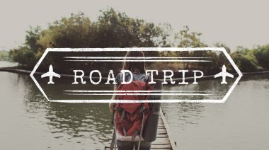 sırt çantası ile genç kız