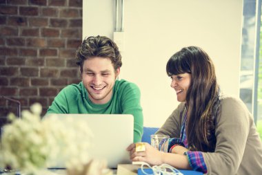 Öğrenciler birlikte öğrenme