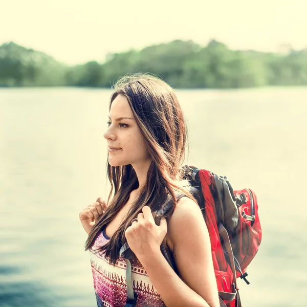 Menina com mochila — Fotografia de Stock