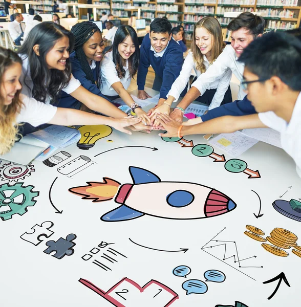 Estudiantes Plan de lluvia de ideas del equipo —  Fotos de Stock