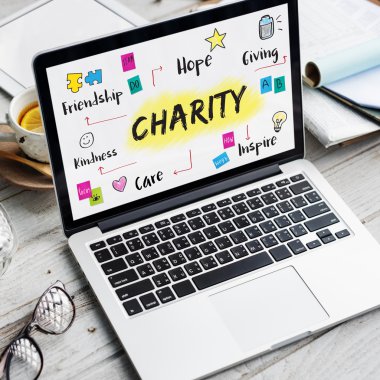 ekrandaki bilgileri ile dizüstü bilgisayar