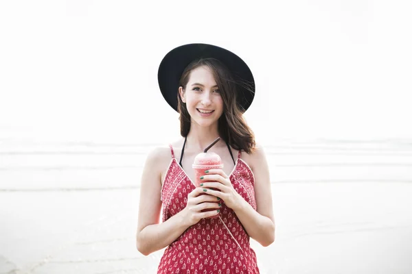 Beautiful woman drinking coctail — Stock Photo, Image